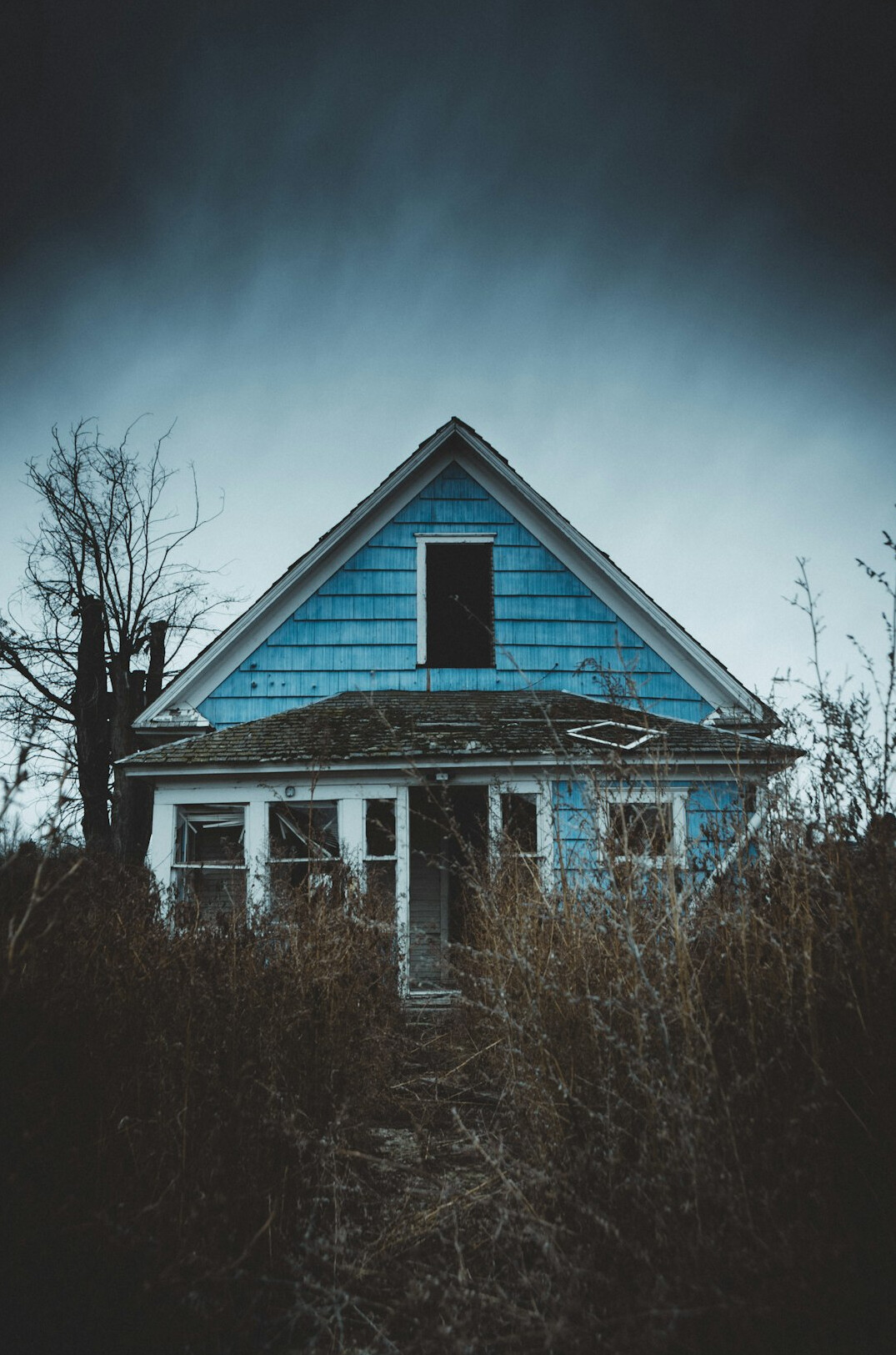 dark abandoned house at night